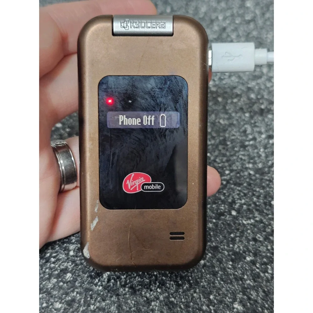Kyocera flip phone branded for Virgin Mobile.